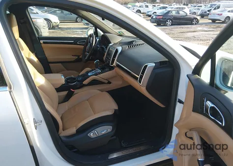 2016 Porsche Cayenne z USA, uszkodzony, nr VIN WP1AA2A22GKA37836